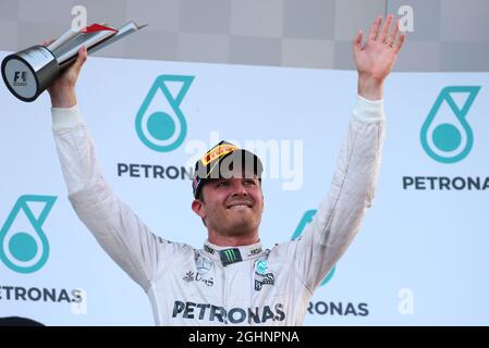 Nico Rosberg (GER) Mercedes AMG F1 feiert seinen zweiten Podiumsplatz. 02.10.2016. Formel-1-Weltmeisterschaft, Rd 16, Großer Preis Von Malaysia, Sepang, Malaysia, Sonntag. Bildnachweis sollte lauten: XPB/Press Association Images. Stockfoto