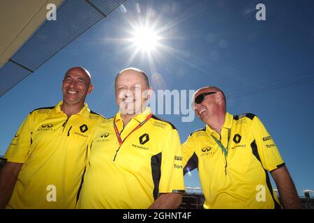 Frederic Vasseur (FRA) Renault Sport F1 Team Racing Director (Mitte). 22.10.2016. Formel-1-Weltmeisterschaft, Rd 18, großer Preis der Vereinigten Staaten, Austin, Texas, USA, Qualifying Day. Bildnachweis sollte lauten: XPB/Press Association Images. Stockfoto