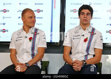 (L bis R): Valtteri Bottas (FIN) Williams und Lance Stroll (CDN) Williams werden als Williams F1-Fahrer 2017 angekündigt. 03.11.2016. Williams Driver Line-Up Ankündigung. Williams F1 Hauptsitz, Grove, England. Bildnachweis sollte lauten: XPB/Press Association Images. Stockfoto