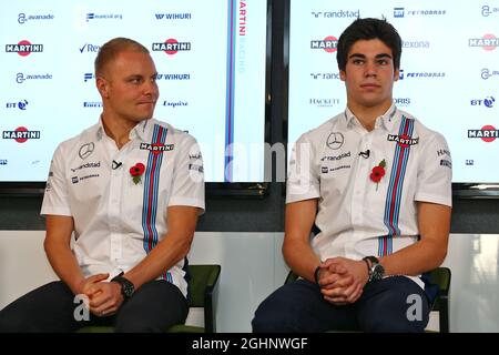 (L bis R): Valtteri Bottas (FIN) Williams und Lance Stroll (CDN) Williams werden als Williams F1-Fahrer 2017 angekündigt. 03.11.2016. Williams Driver Line-Up Ankündigung. Williams F1 Hauptsitz, Grove, England. Bildnachweis sollte lauten: XPB/Press Association Images. Stockfoto