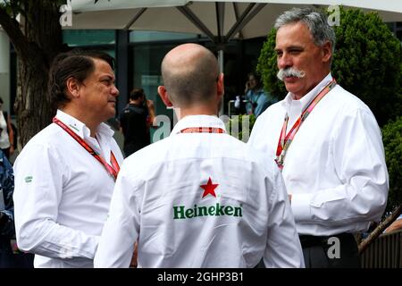 Chase Carey (USA) Vorsitzender der Formel-1-Gruppe (rechts). 26.03.2017. Formel-1-Weltmeisterschaft, Rd 1, Großer Preis Von Australien, Albert Park, Melbourne, Australien, Wettkampftag. Bildnachweis sollte lauten: XPB/Press Association Images. Stockfoto