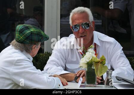 (L bis R): Jackie Stewart (GBR) mit Lawrence Stroll (CDN) Geschäftsmann und Vater von Lance Stroll (CDN) Williams. 26.03.2017. Formel-1-Weltmeisterschaft, Rd 1, Großer Preis Von Australien, Albert Park, Melbourne, Australien, Wettkampftag. Bildnachweis sollte lauten: XPB/Press Association Images. Stockfoto