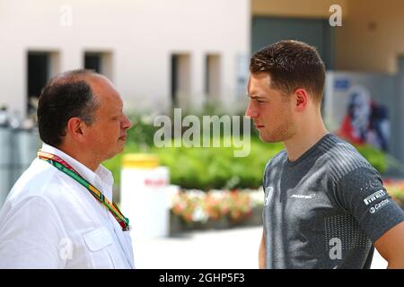 (L bis R): Frederic Vasseur (FRA), KUNST mit Stoffel Vandoorne (Bel) McLaren. 15.04.2017. Formel-1-Weltmeisterschaft, Rd 3, Großer Preis Von Bahrain, Sakhir, Bahrain, Qualifizierender Tag. Bildnachweis sollte lauten: XPB/Press Association Images. Stockfoto