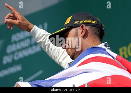 Rennsieger Lewis Hamilton (GBR) Mercedes AMG F1 feiert auf dem Podium. 11.06.2017. Formel-1-Weltmeisterschaft, Rd 7, Großer Preis Von Kanada, Montreal, Kanada, Wettkampftag. Bildnachweis sollte lauten: XPB/Press Association Images. Stockfoto