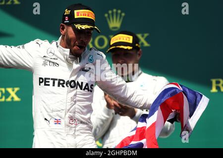 Rennsieger Lewis Hamilton (GBR) Mercedes AMG F1 feiert auf dem Podium. 11.06.2017. Formel-1-Weltmeisterschaft, Rd 7, Großer Preis Von Kanada, Montreal, Kanada, Wettkampftag. Bildnachweis sollte lauten: XPB/Press Association Images. Stockfoto