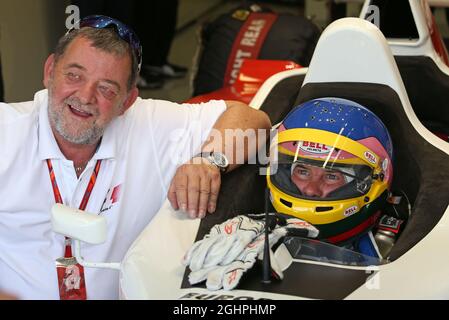 (L bis R): Paul Stoddart (AUS) mit Jacques Villeneuve (CDN) im zweisitzigen F1 Experiences Racing Car. 31.08.2017. Formel 1 Weltmeisterschaft, Rd 13, Großer Preis Von Italien, Monza, Italien, Tag Der Vorbereitung. Bildnachweis sollte lauten: XPB/Press Association Images. Stockfoto