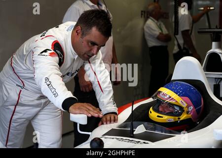 (L bis R): Zsolt Baumgartner (HUN) mit Jacques Villeneuve (CDN) im zweisitzigen F1 Experiences Racing Car. 31.08.2017. Formel 1 Weltmeisterschaft, Rd 13, Großer Preis Von Italien, Monza, Italien, Tag Der Vorbereitung. Bildnachweis sollte lauten: XPB/Press Association Images. Stockfoto