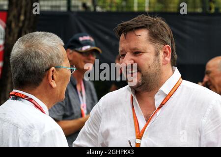 (L bis R): Colin SYN (SIN) Singapore GP Promotor mit Richard Goddard (GBR) Driver Manager. 17.09.2017. Formel-1-Weltmeisterschaft, Rd 14, Großer Preis Von Singapur, Marina Bay Street Circuit, Singapur, Renntag. Bildnachweis sollte lauten: XPB/Press Association Images. Stockfoto