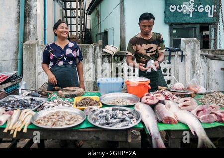 Tagsüber Straßenszene in der Innenstadt von yangon Stadt myanmar Stockfoto