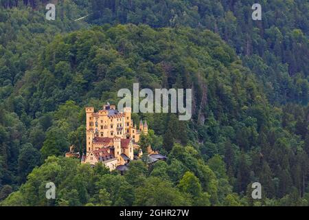 Schloss Hohenschwangau, Schwangau, Königswinkel, Romantikstraße, Ostallgäu, Allgäu, Schwaben, Bayern, Deutschland Stockfoto