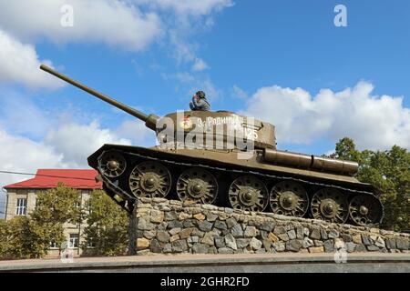 T-34-85-Panzer im Stadtzentrum von Tiraspol in Transnistria Stockfoto