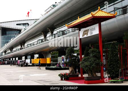 Eintritt zum F1 Paddock Club. 12.04.2018. Formel 1 Weltmeisterschaft, Rd 3, Großer Preis Von China, Shanghai, China, Tag Der Vorbereitung. Bildnachweis sollte lauten: XPB/Press Association Images. Stockfoto