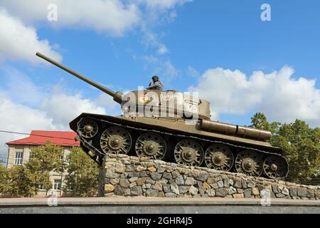 T-34-85-Panzer im Stadtzentrum von Tiraspol in Transnistria Stockfoto