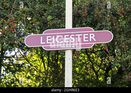 Leicester North Schild, Great Central Railway, eine historische Dampfeisenbahn, die zwischen Loughborough und Leicester, Leicestershire, England, Großbritannien, führt Stockfoto