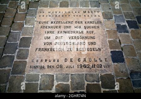 Eingelegte Bodenplatte, Gedenktafel zu Ehren von Konrad Adenauer und Charles de Gaulle, deutsch-französische Versöhnung nach dem Zweiten Weltkrieg Stockfoto