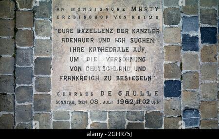 Eingelegte Bodenplatte, Gedenktafel zu Ehren von Konrad Adenauer und Charles de Gaulle, deutsch-französische Versöhnung nach dem Zweiten Weltkrieg Stockfoto