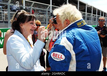 Jacques Villeneuve (CDN) mit seiner Mutter Joann. 10.06.2018. Formel-1-Weltmeisterschaft, Rd 7, Großer Preis Von Kanada, Montreal, Kanada, Wettkampftag. Bildnachweis sollte lauten: XPB/Press Association Images. Stockfoto