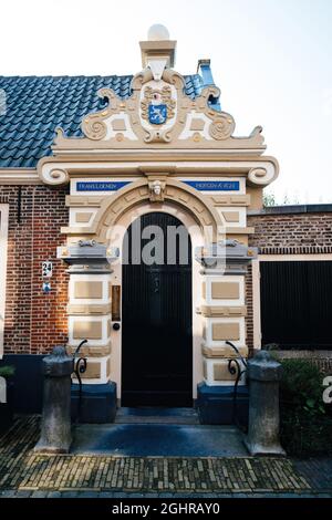 Wunderschöne holländische Architektur im Herzen von Haarlem Stockfoto