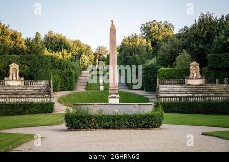 Obelisco di Boboli, ägyptischer Obelisk, 1500 v. Chr., Anfiteatro di Boboli, Amphitheater, Giardino di Boboli, Boboli Garden, Palazzo Pitti, Florenz Stockfoto