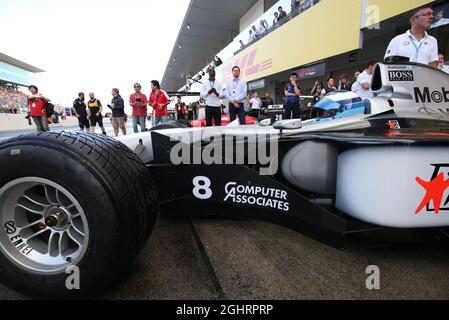 Mika Häkkinen (FIN) fährt seinen McLaren MP4-13 aus dem Jahr 1998. 06.10.2018. Formel 1 Weltmeisterschaft, Rd 17, Großer Preis Von Japan, Suzuka, Japan, Qualifizierender Tag. Bildnachweis sollte lauten: XPB/Press Association Images. Stockfoto