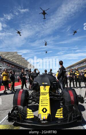 Nico Hulkenberg (GER) Renault Sport F1 Team RS18 am Start, während Hubschrauber überfliegen. 21.10.2018. Formel-1-Weltmeisterschaft, Rd 18, großer Preis der Vereinigten Staaten, Austin, Texas, USA, Wettkampftag. Bildnachweis sollte lauten: XPB/Press Association Images. Stockfoto