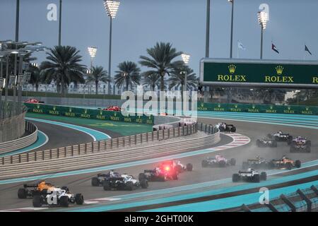 Der Start des Rennens. 25.11.2018. Formel-1-Weltmeisterschaft, Rd 21, Abu Dhabi Grand Prix, Yas Marina Circuit, Abu Dhabi, Race Day. Bildnachweis sollte lauten: XPB/Press Association Images. Stockfoto