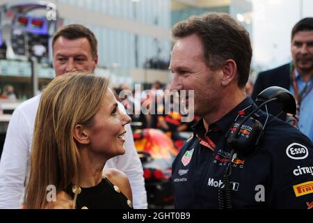 (L bis R): Geri Halliwell (GBR) Sängerin mit ihrem Mann Christian Horner (GBR) Red Bull Racing Team Principal am Start. 25.11.2018. Formel-1-Weltmeisterschaft, Rd 21, Abu Dhabi Grand Prix, Yas Marina Circuit, Abu Dhabi, Race Day. Bildnachweis sollte lauten: XPB/Press Association Images. Stockfoto