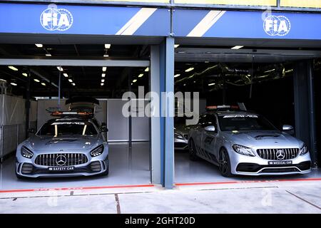 FIA Safety Car und Medical Car. 13.03.2019. Formel-1-Weltmeisterschaft, Rd 1, Großer Preis Von Australien, Albert Park, Melbourne, Australien, Vorbereitungstag. Bildnachweis sollte lauten: XPB/Press Association Images. Stockfoto