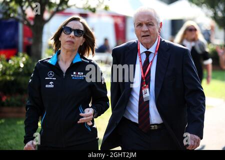 (L bis R): Claire Williams (GBR) Williams Racing Deputy Team Principal mit Alan Jones (AUS). 16.03.2019. Formel-1-Weltmeisterschaft, Rd 1, Großer Preis Von Australien, Albert Park, Melbourne, Australien, Qualifying Day. Bildnachweis sollte lauten: XPB/Press Association Images. Stockfoto