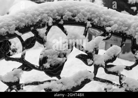 Schnee und Eis sind in Schwarz und Weiß sehr attraktiv. Stockfoto