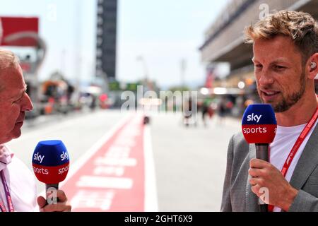 (L bis R): Martin Brundle (GBR) Sky Sports-Kommentator mit Jenson-Taste (GBR) Sky Sports F1-Moderator. 10.05.2019. Formel 1 Weltmeisterschaft, Rd 5, Großer Preis Von Spanien, Barcelona, Spanien, Übungstag. Bildnachweis sollte lauten: XPB/Press Association Images. Stockfoto