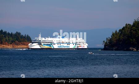 BC Fähre von der Abfahrt Bay Nanaimo, Vancouver Island nach Vancouver, British Columbia Festland. Stockfoto