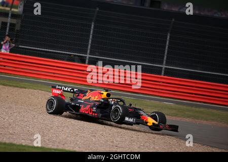 Sebastian Vettel (GER) Ferrari SF90 stürzt in den Rücken von Max Verstappen (NLD) Red Bull Racing RB15. 14.07.2019. Formel-1-Weltmeisterschaft, Rd 10, Großer Preis Von Großbritannien, Silverstone, England, Wettkampftag. Bildnachweis sollte lauten: XPB/Press Association Images. Stockfoto