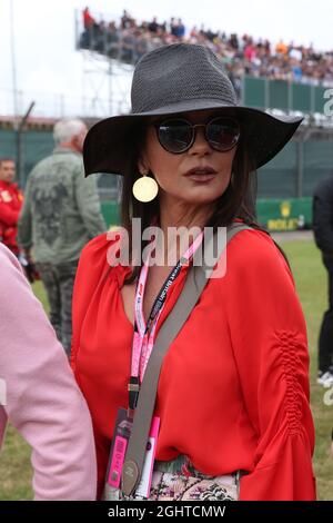 Catherine Zeta-Jones (GBR) Schauspielerin in der Startaufstellung. 14.07.2019. Formel-1-Weltmeisterschaft, Rd 10, Großer Preis Von Großbritannien, Silverstone, England, Wettkampftag. Bildnachweis sollte lauten: XPB/Press Association Images. Stockfoto