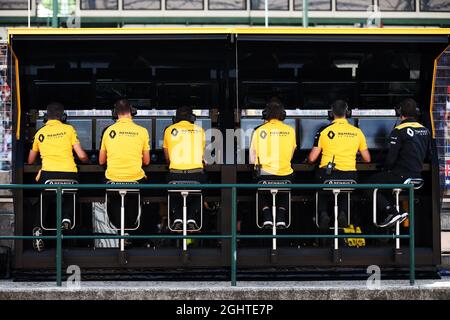 Renault F1 Team Boxenportal. 03.08.2019. Formel 1 Weltmeisterschaft, Rd 12, Großer Preis Von Ungarn, Budapest, Ungarn, Qualifizierender Tag. Bildnachweis sollte lauten: XPB/Press Association Images. Stockfoto