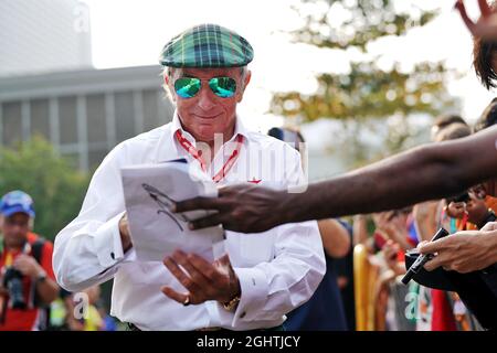 Jackie Stewart (GBR) gibt Autogramme für die Fans. 21.09.2019. Formel-1-Weltmeisterschaft, Rd 15, Großer Preis Von Singapur, Marina Bay Street Circuit, Singapur, Qualifying Day. Bildnachweis sollte lauten: XPB/Press Association Images. Stockfoto