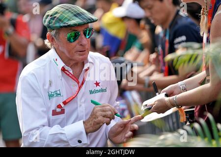 Jackie Stewart (GBR) gibt Autogramme für die Fans. 21.09.2019. Formel-1-Weltmeisterschaft, Rd 15, Großer Preis Von Singapur, Marina Bay Street Circuit, Singapur, Qualifying Day. Bildnachweis sollte lauten: XPB/Press Association Images. Stockfoto