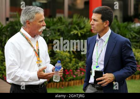 (L bis R): Chase Carey (USA), Vorsitzender der Formel-1-Gruppe, mit John Waldron (USA), President und COO von Goldman Sachs. 22.09.2019. Formel-1-Weltmeisterschaft, Rd 15, Großer Preis Von Singapur, Marina Bay Street Circuit, Singapur, Renntag. Bildnachweis sollte lauten: XPB/Press Association Images. Stockfoto