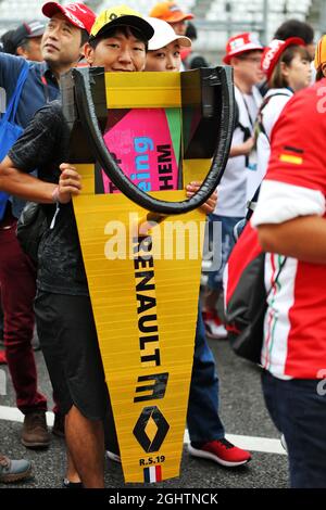 Atmosphäre auf der Rennstrecke - Fan des Renault F1 Teams. 10.10.2019. Formel 1 Weltmeisterschaft, Rd 17, Großer Preis Von Japan, Suzuka, Japan, Tag Der Vorbereitung. Bildnachweis sollte lauten: XPB/Press Association Images. Stockfoto