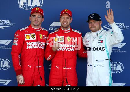 Qualifying Top 3 in Parc Ferme (L bis R): Charles Leclerc (MON) Ferrari, Zweiter; Sebastian Vettel (GER) Ferrari, Pole Position; Valtteri Bottas (FIN) Mercedes AMG F1, Dritter. 13.10.2019. Formel 1 Weltmeisterschaft, Rd 17, Großer Preis Von Japan, Suzuka, Japan, Sonntag. Bildnachweis sollte lauten: XPB/Press Association Images. Stockfoto