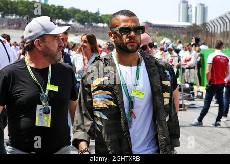 Daniel Alves (BRA) Fußballspieler am Start. 17.11.2019. Formel-1-Weltmeisterschaft, Rd 20, Großer Preis Von Brasilien, Sao Paulo, Brasilien, Wettkampftag. Bildnachweis sollte lauten: XPB/Press Association Images. Stockfoto