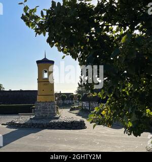 Historische Kirche Glockenturm in Dorf, Nordby, Samsoe, Jütland, Dänemark Stockfoto