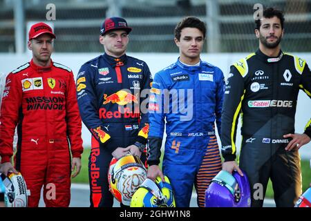 (L bis R): Sebastian Vettel (GER) Ferrari; Max Verstappen (NLD) Red Bull Racing; Lando Norris (GBR) McLaren; Daniel Ricciardo (AUS) Renault F1 Team - Fahrergruppenfoto. 19.02.2020. Formel-1-Test, Erster Tag, Barcelona, Spanien. Mittwoch. Bildnachweis sollte lauten: XPB/Press Association Images. Stockfoto