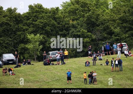 Lüfter außerhalb des Stromkreises. 18.07.2020. Formel 1 Weltmeisterschaft, Rd 3, Großer Preis Von Ungarn, Budapest, Ungarn, Qualifizierender Tag. Bildnachweis sollte lauten: XPB/Press Association Images. Stockfoto