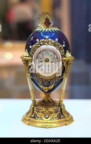 Faberge Museum - Cockerel Osterei - Geschenk von Kaiser Nikolaus II. An seine Mutter, Kaiserin Maria Feodorovna, Ostern, 1900 Stockfoto