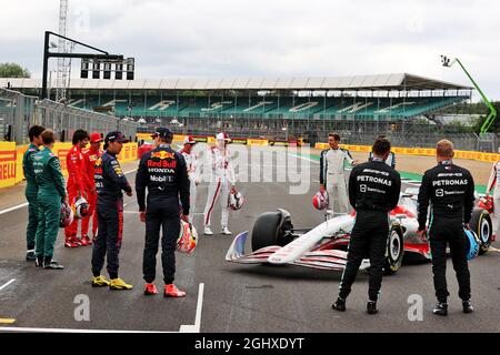 Fahrer beim Car Launch 2022. 15.07.2021. Formel-1-Weltmeisterschaft, Rd 10, Großer Preis Von Großbritannien, Silverstone, England, Tag Der Vorbereitung. Bildnachweis sollte lauten: XPB/Press Association Images. Stockfoto