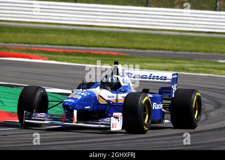 Damon Hill (GBR) Sky Sports Presenter in einem Williams FW18. 18.07.2021. Formel-1-Weltmeisterschaft, Rd 10, Großer Preis Von Großbritannien, Silverstone, England, Wettkampftag. Bildnachweis sollte lauten: XPB/Press Association Images. Stockfoto