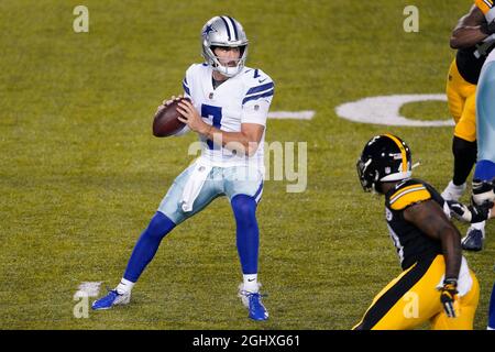 Dallas Cowboys Quarterback Ben Dinucci (7) wirft den Fußball während des Pro Football Hall of Fame-Spiels im Tom Benson Hall of Fame Stadium, Donnerstag, Stockfoto