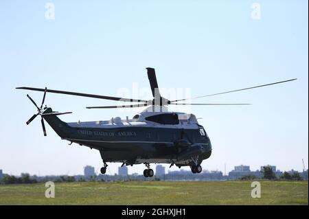 New York, USA. September 2021. Marine ein Hubschrauber mit Präsident Joe Biden verlässt den John F. Kennedy International Airport in New York, NY, 7. September 2021. Präsident Biden soll die durch den Hurkan Ida verursachten Sturmschäden im Stadtteil Queens in New York City aufführen. (Anthony Behar/Sipa USA) Quelle: SIPA USA/Alamy Live News Stockfoto