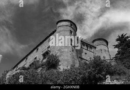 Das Schloss von Carpinone wurde wahrscheinlich in der normannischen Zeit und von der Zeit seiner Errichtung bis zum Ende des dreizehnten Jahrhunderts das buil gebaut Stockfoto